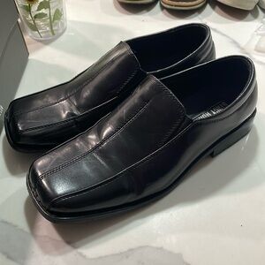 Boys black leather dress shoes